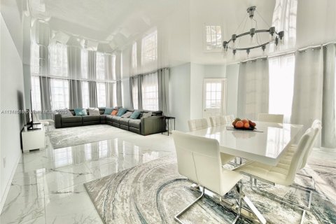 Copropriété à louer à Hallandale Beach, Floride: 3 chambres, 161.65 m2 № 1962397 - photo 1