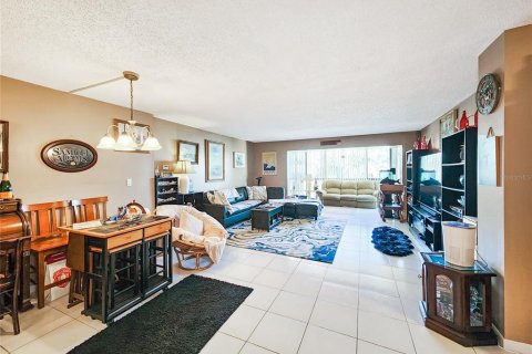 Condo in Clearwater, Florida, 2 bedrooms  № 1204576 - photo 13