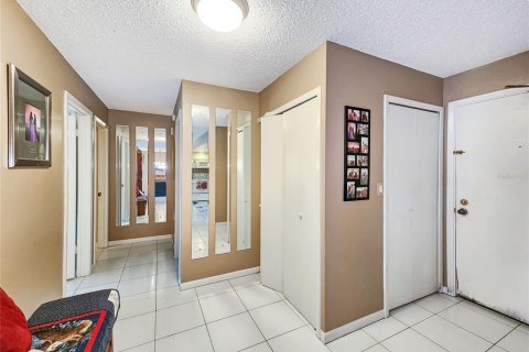 Condo in Clearwater, Florida, 2 bedrooms  № 1204576 - photo 16
