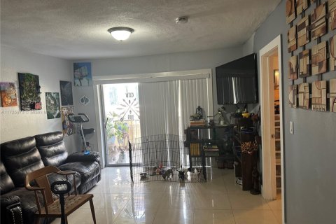 Condominio en venta en Hialeah, Florida, 2 dormitorios, 76.18 m2 № 1711329 - foto 17
