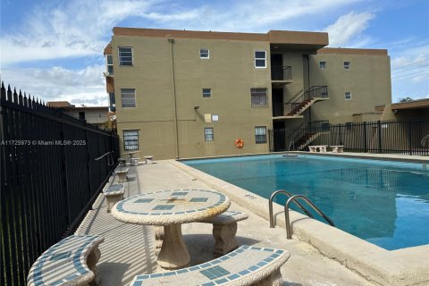 Condominio en venta en Hialeah, Florida, 2 dormitorios, 76.18 m2 № 1711329 - foto 2