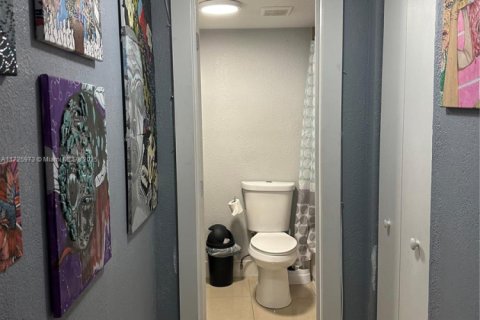 Condominio en venta en Hialeah, Florida, 2 dormitorios, 76.18 m2 № 1711329 - foto 9