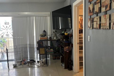 Condominio en venta en Hialeah, Florida, 2 dormitorios, 76.18 m2 № 1711329 - foto 16