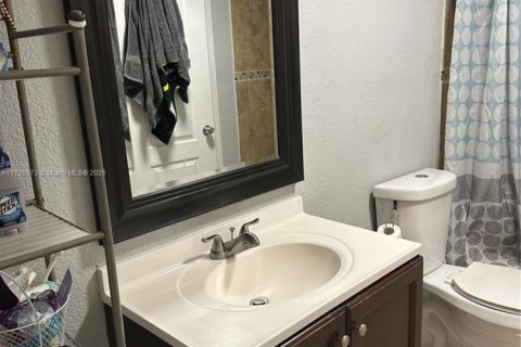 Condominio en venta en Hialeah, Florida, 2 dormitorios, 76.18 m2 № 1711329 - foto 7