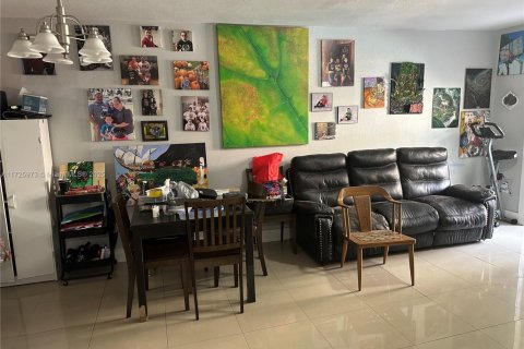 Condominio en venta en Hialeah, Florida, 2 dormitorios, 76.18 m2 № 1711329 - foto 5