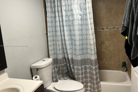 Condominio en venta en Hialeah, Florida, 2 dormitorios, 76.18 m2 № 1711329 - foto 8