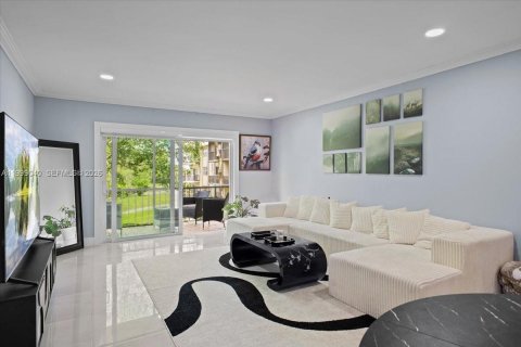 Copropriété à louer à Lauderhill, Floride: 2 chambres, 122.63 m2 № 2064014 - photo 2