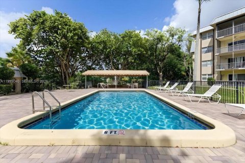 Copropriété à louer à Lauderhill, Floride: 2 chambres, 122.63 m2 № 2064014 - photo 4