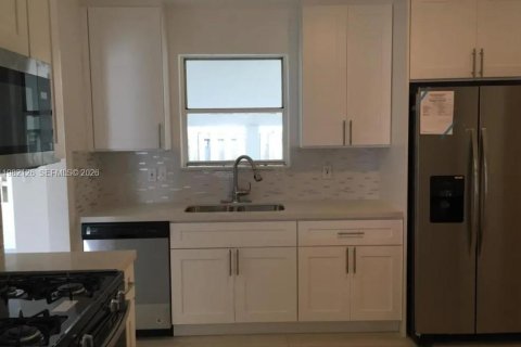 House in Hallandale Beach, Florida 3 bedrooms, 154.03 sq.m. № 2043310 - photo 4