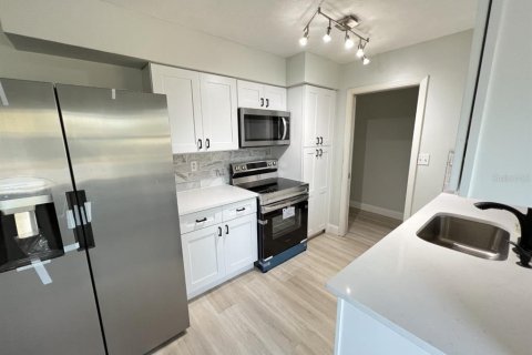 House in Clearwater, Florida 3 bedrooms, 129.13 sq.m. № 1883194 - photo 2