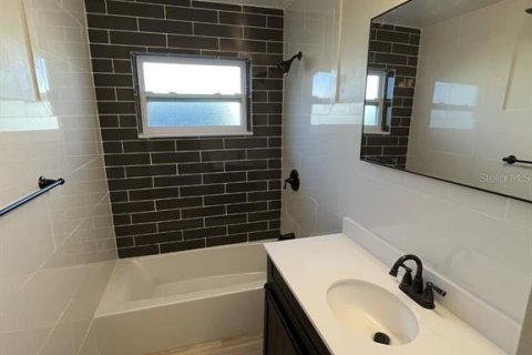 House in Clearwater, Florida 3 bedrooms, 129.13 sq.m. № 1883194 - photo 5