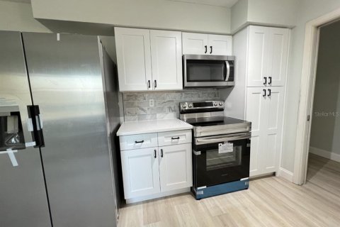 House in Clearwater, Florida 3 bedrooms, 129.13 sq.m. № 1883194 - photo 3