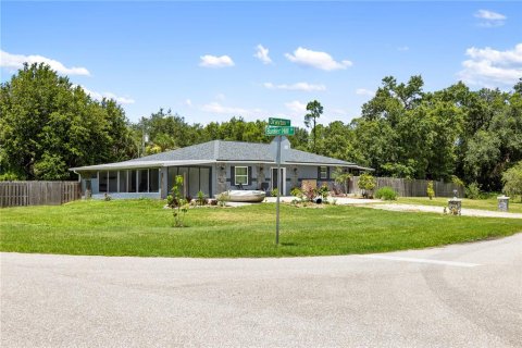 Villa ou maison à vendre à Port Charlotte, Floride: 3 chambres, 144.93 m2 № 1807938 - photo 4