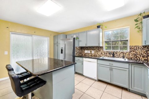 Villa ou maison à vendre à Port Charlotte, Floride: 3 chambres, 144.93 m2 № 1807938 - photo 19