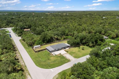 Villa ou maison à vendre à Port Charlotte, Floride: 3 chambres, 144.93 m2 № 1807938 - photo 1