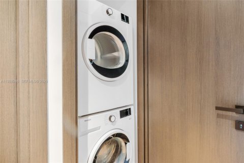 Купить кондоминиум в Майами, Флорида 33.63м2, № 1988379 - фото 7