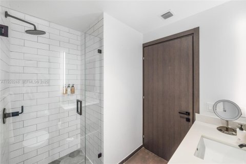 Купить кондоминиум в Майами, Флорида 33.63м2, № 1988379 - фото 9