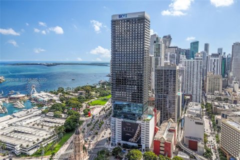 Купить кондоминиум в Майами, Флорида 33.63м2, № 1988379 - фото 1