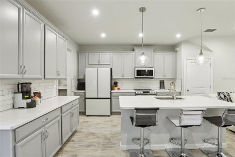 Townhouse in VOLANTI in Lutz, Florida 3 bedrooms, 156.08 sq.m. № 1565453 - photo 7