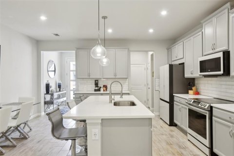 Townhouse in VOLANTI in Lutz, Florida 3 bedrooms, 156.08 sq.m. № 1565453 - photo 6