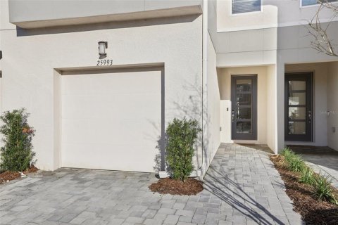 Townhouse in VOLANTI in Lutz, Florida 3 bedrooms, 156.08 sq.m. № 1565453 - photo 2