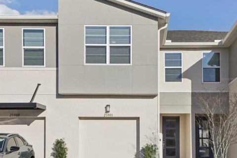 Townhouse in VOLANTI in Lutz, Florida 3 bedrooms, 156.08 sq.m. № 1565453 - photo 1
