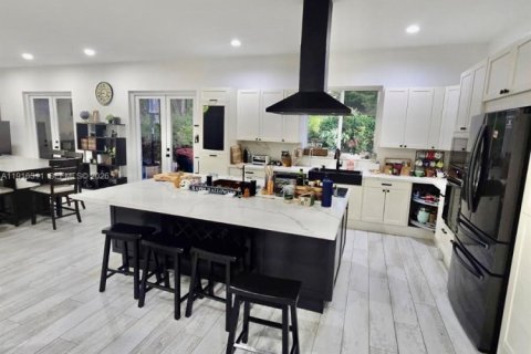 House in Weston, Florida 5 bedrooms, 345.13 sq.m. № 2057435 - photo 7