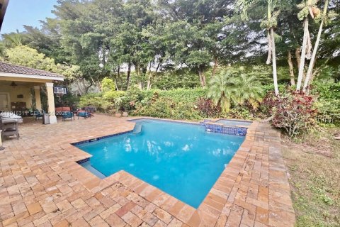 House in Weston, Florida 5 bedrooms, 345.13 sq.m. № 2057435 - photo 2