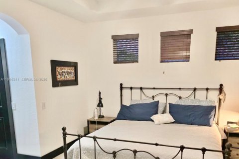 House in Weston, Florida 5 bedrooms, 345.13 sq.m. № 2057435 - photo 3