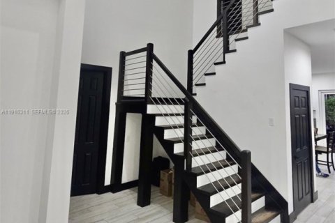 House in Weston, Florida 5 bedrooms, 345.13 sq.m. № 2057435 - photo 29