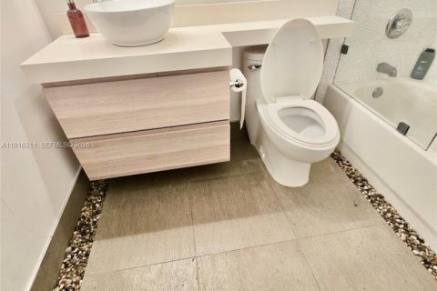 House in Weston, Florida 5 bedrooms, 345.13 sq.m. № 2057435 - photo 18