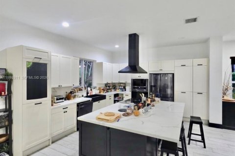 House in Weston, Florida 5 bedrooms, 345.13 sq.m. № 2057435 - photo 4