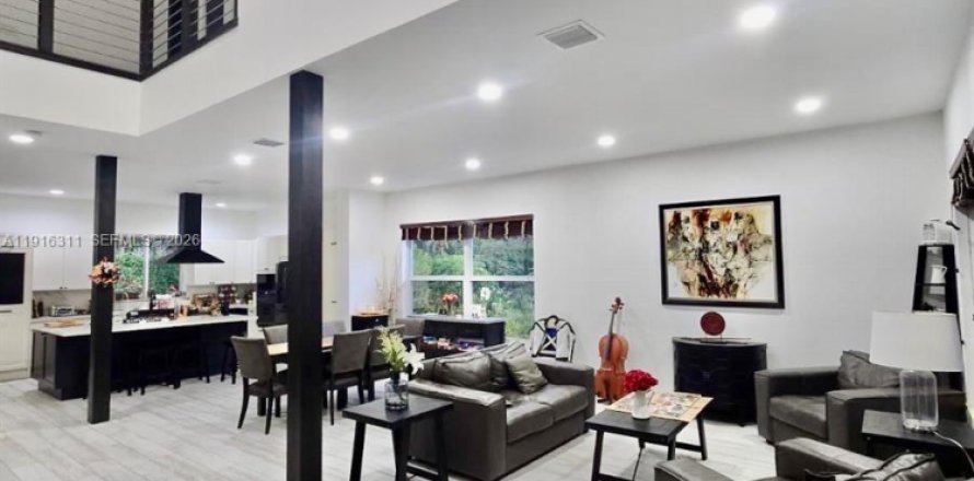 House in Weston, Florida 5 bedrooms, 345.13 sq.m. № 2057435