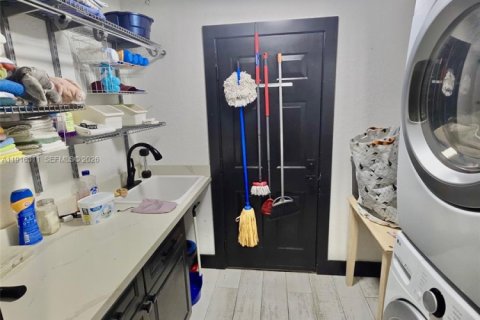 House in Weston, Florida 5 bedrooms, 345.13 sq.m. № 2057435 - photo 13