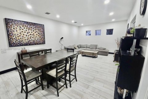 House in Weston, Florida 5 bedrooms, 345.13 sq.m. № 2057435 - photo 5