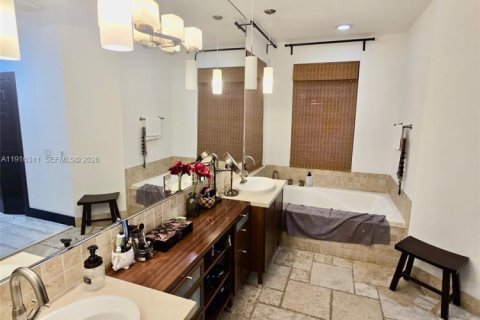 House in Weston, Florida 5 bedrooms, 345.13 sq.m. № 2057435 - photo 16