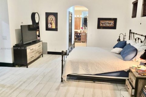 House in Weston, Florida 5 bedrooms, 345.13 sq.m. № 2057435 - photo 14