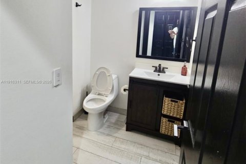 House in Weston, Florida 5 bedrooms, 345.13 sq.m. № 2057435 - photo 23