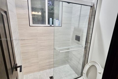 House in Weston, Florida 5 bedrooms, 345.13 sq.m. № 2057435 - photo 28