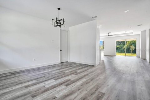 Villa ou maison à vendre à Lady Lake, Floride: 4 chambres, 194.44 m2 № 2227662 - photo 8
