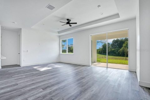 Villa ou maison à vendre à Lady Lake, Floride: 4 chambres, 194.44 m2 № 2227662 - photo 17