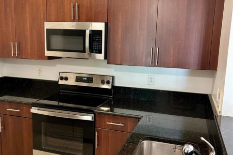 Condo in Palm Beach Gardens, Florida, 2 bedrooms № 2183187 - photo 8