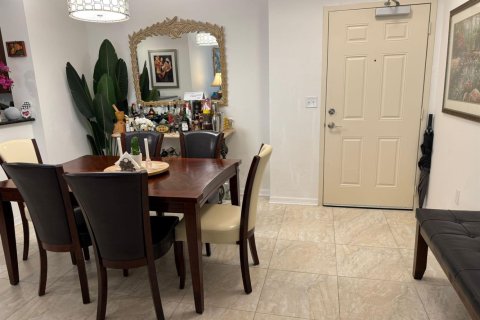 Condo in Palm Beach Gardens, Florida, 2 bedrooms № 2183187 - photo 4