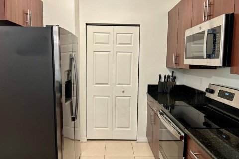 Condo in Palm Beach Gardens, Florida, 2 bedrooms № 2183187 - photo 9