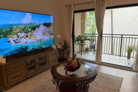 Condo in Palm Beach Gardens, Florida, 2 bedrooms № 2183187 - photo 11