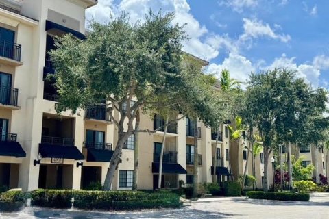 Condo in Palm Beach Gardens, Florida, 2 bedrooms № 2183187 - photo 2