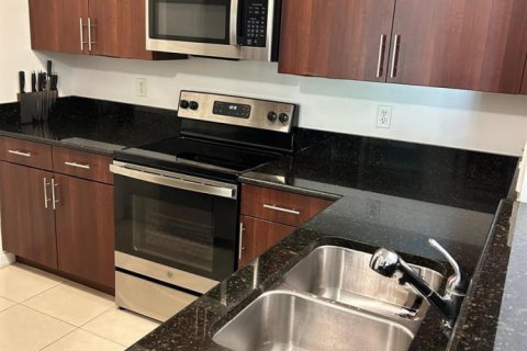 Condo in Palm Beach Gardens, Florida, 2 bedrooms № 2183187 - photo 10