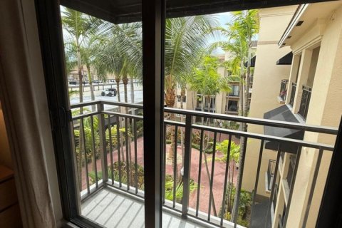 Condo in Palm Beach Gardens, Florida, 2 bedrooms № 2183187 - photo 12