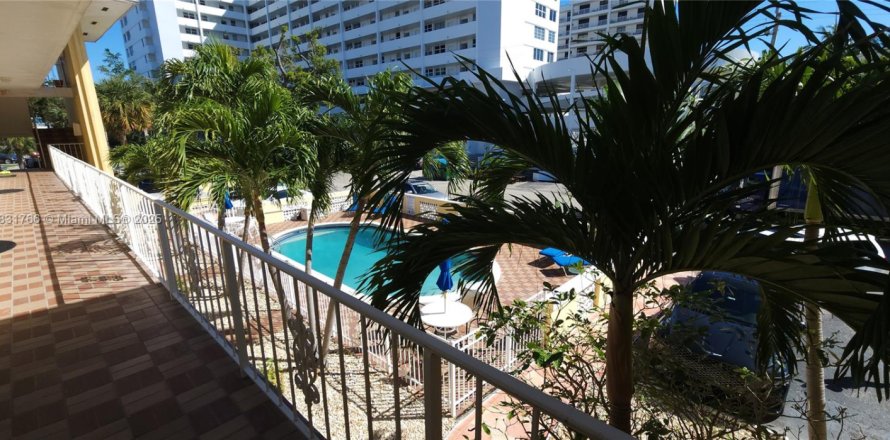 Condominio en Fort Lauderdale, Florida, 2 dormitorios  № 1823402