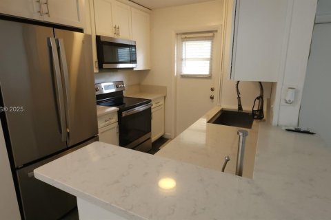 Condominio en alquiler en Fort Lauderdale, Florida, 2 dormitorios, 80.82 m2 № 1823402 - foto 2